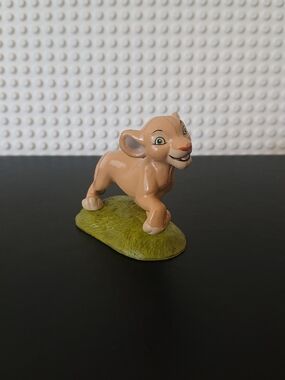 Disney Lion King - Walking 2" Nala Figure on Grass Base - PVC Cake Topper   GENE